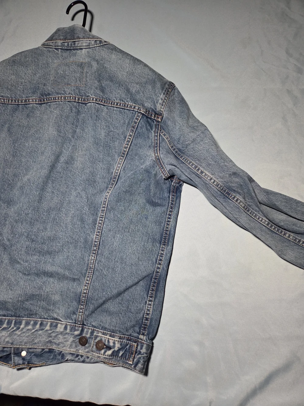 Levi's Men's Light Blue Denim Jacket - Classic Trucker Style - Picture 10 of 10